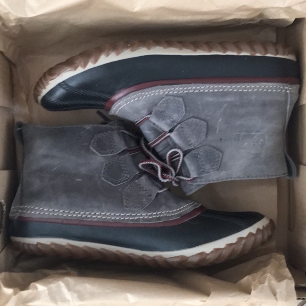 Sorel Out N About Gray Leather Waterproof Boots